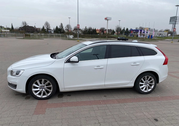 Volvo V60 cena 47500 przebieg: 208762, rok produkcji 2014 z Brzesko małe 211